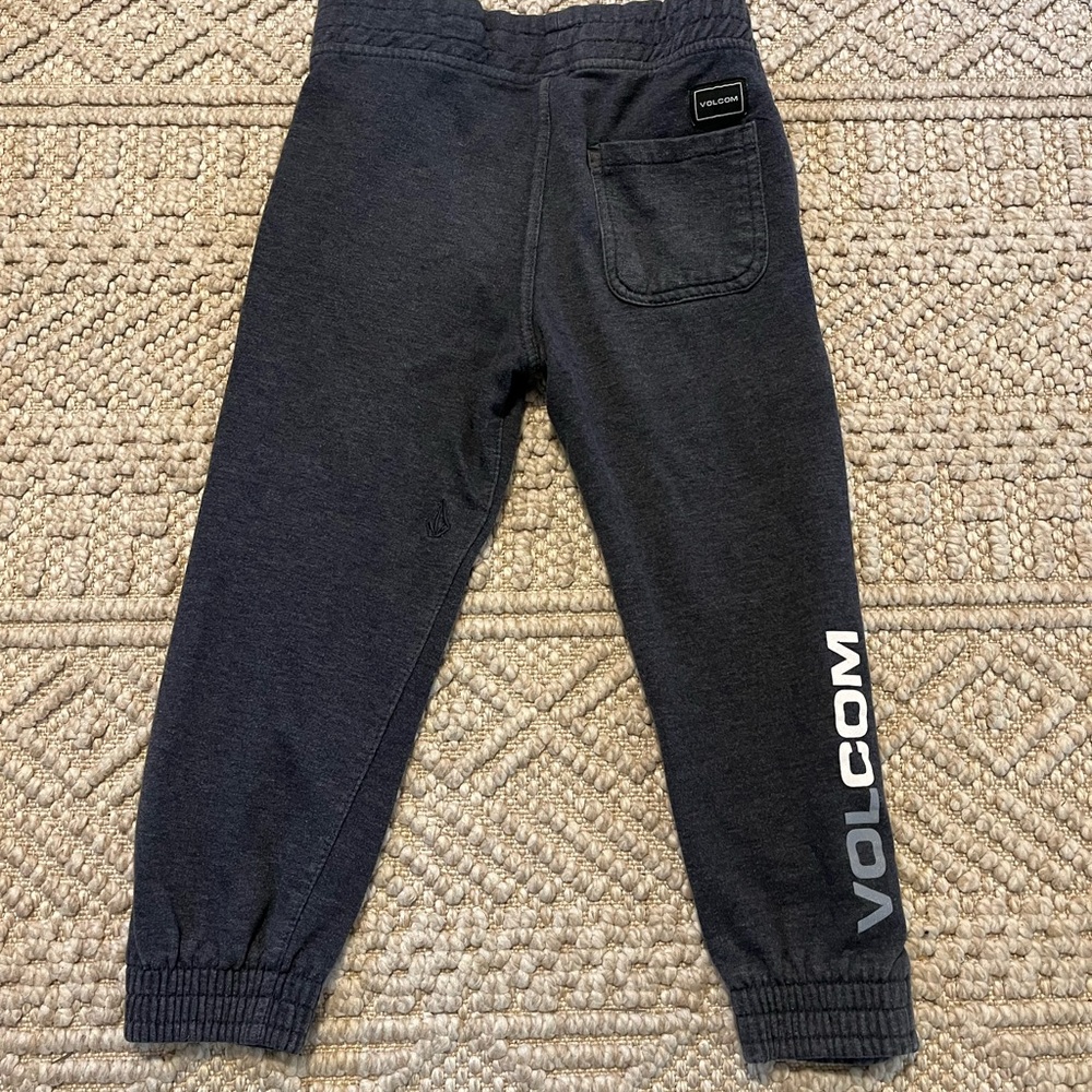 2 pr volcom sweatpants - Picture 6 of 7